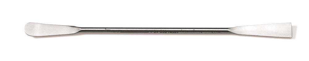 Double spatulas with one trapezoidal spatula blade